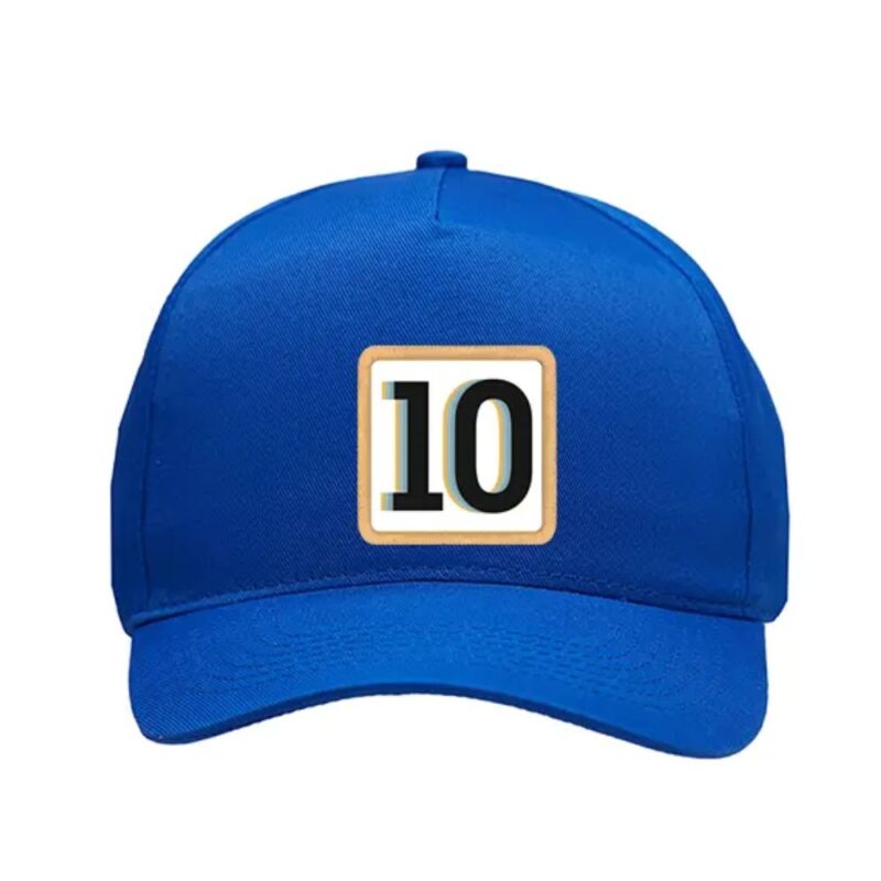 Gorra azul con parche frontal número 10