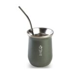 Mate metálico con grabado de copa y tres estrellas