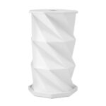 Lámpara geométrica blanca con diseño moderno ideal para decoración de interiores contemporáneos