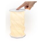 Lámpara origami táctil con luz cálida, diseño moderno y funcional para interiores contemporáneos