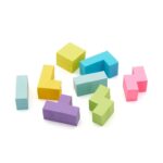 Bloques de espuma geométricos tipo Tetris en colores vibrantes