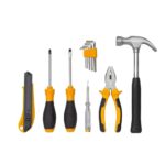 Set de herramientas con cutter, destornilladores, llaves Allen, pinzas y martillo en diseño amarillo y negro
