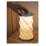 Lámpara táctil con diseño origami y luz cálida ideal para decoración moderna y funcional