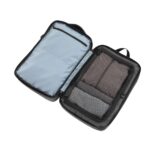 Organizador de viaje con múltiples compartimentos de malla para ropa y accesorios