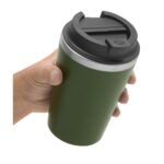 Mug térmico verde con tapa flip-top, ideal para café en movimiento