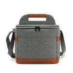 Cooler bag premium Nirvana con acabados en cuero sintético, asa rígida y correa bandolera